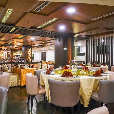 Nagoya Hill Hotel Batam Экстерьер фото