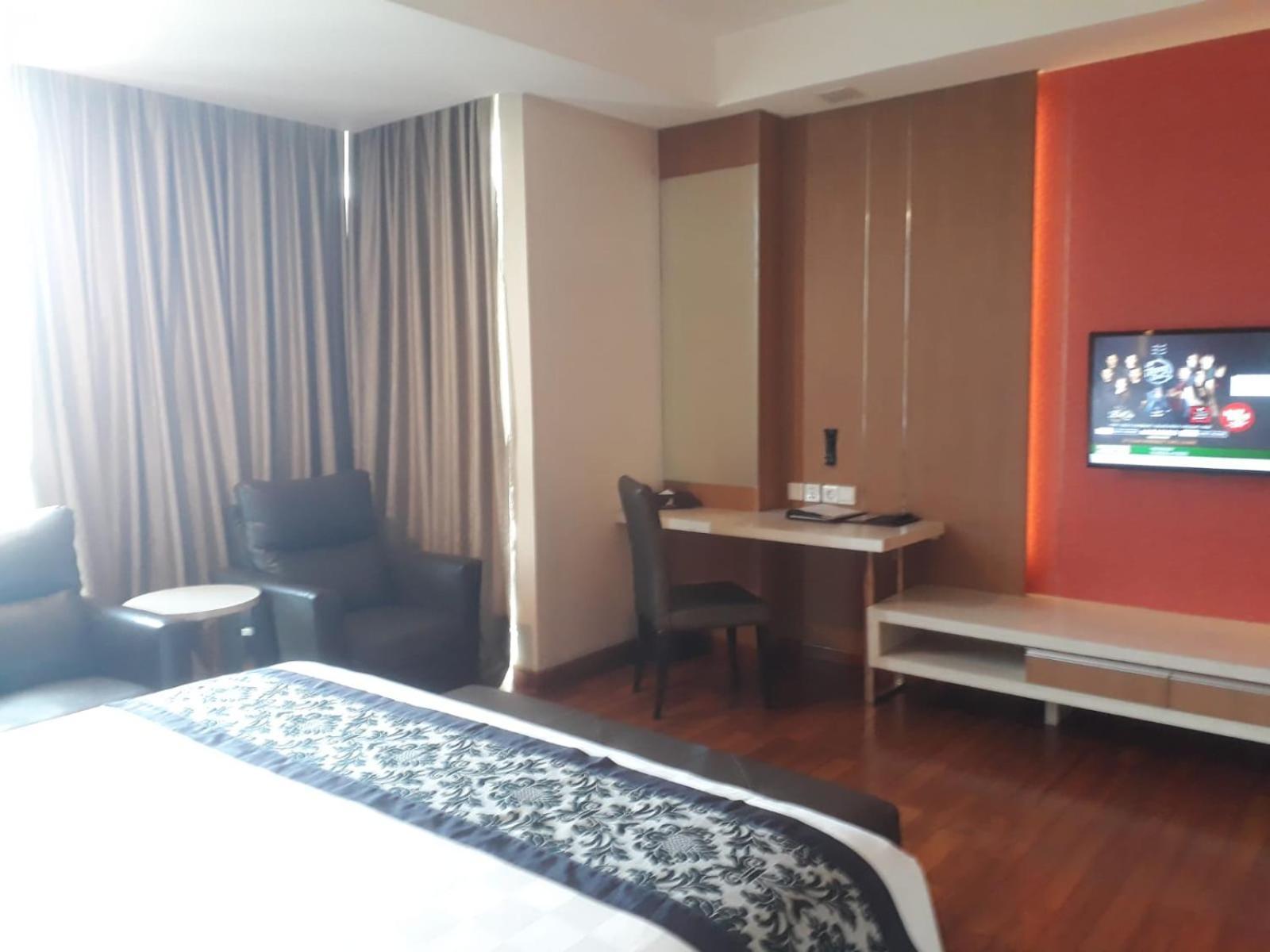 Nagoya Hill Hotel Batam Экстерьер фото