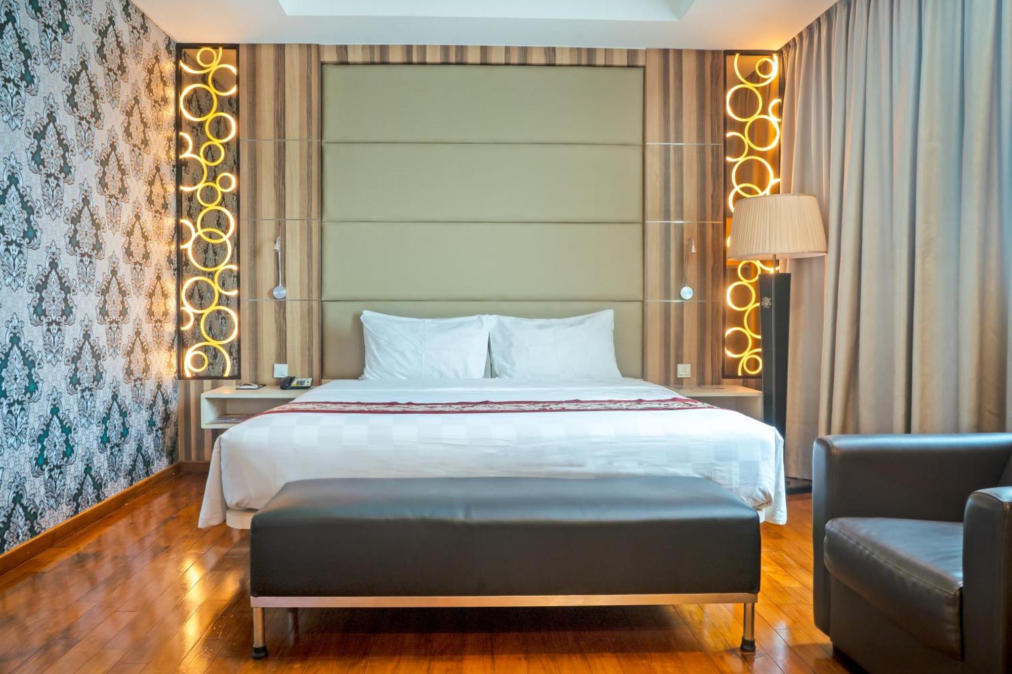 Nagoya Hill Hotel Batam Экстерьер фото