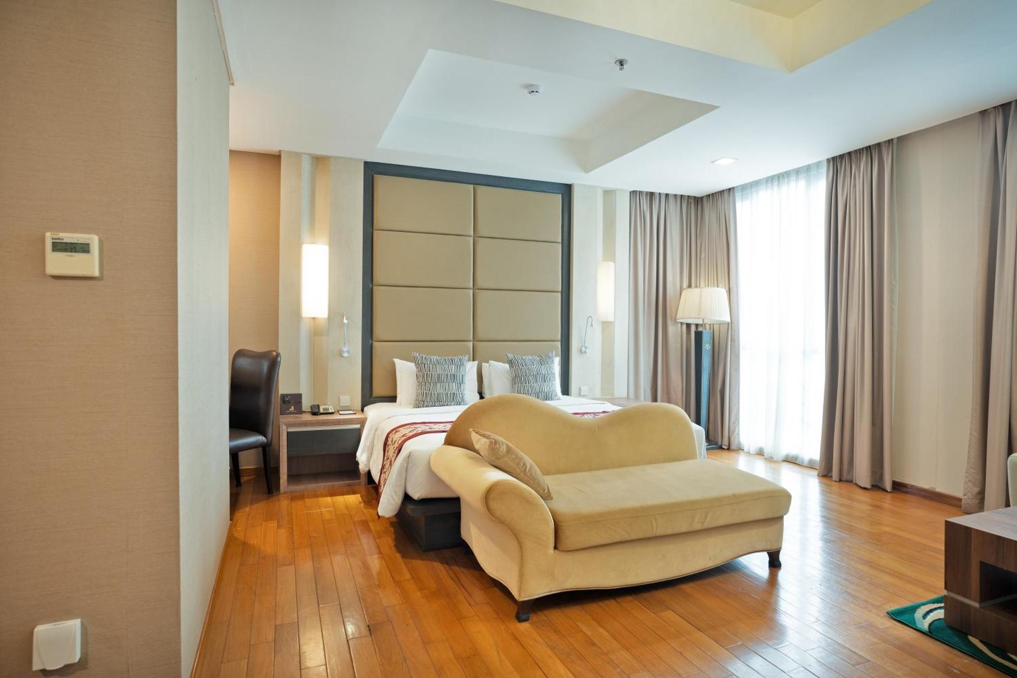 Nagoya Hill Hotel Batam Экстерьер фото