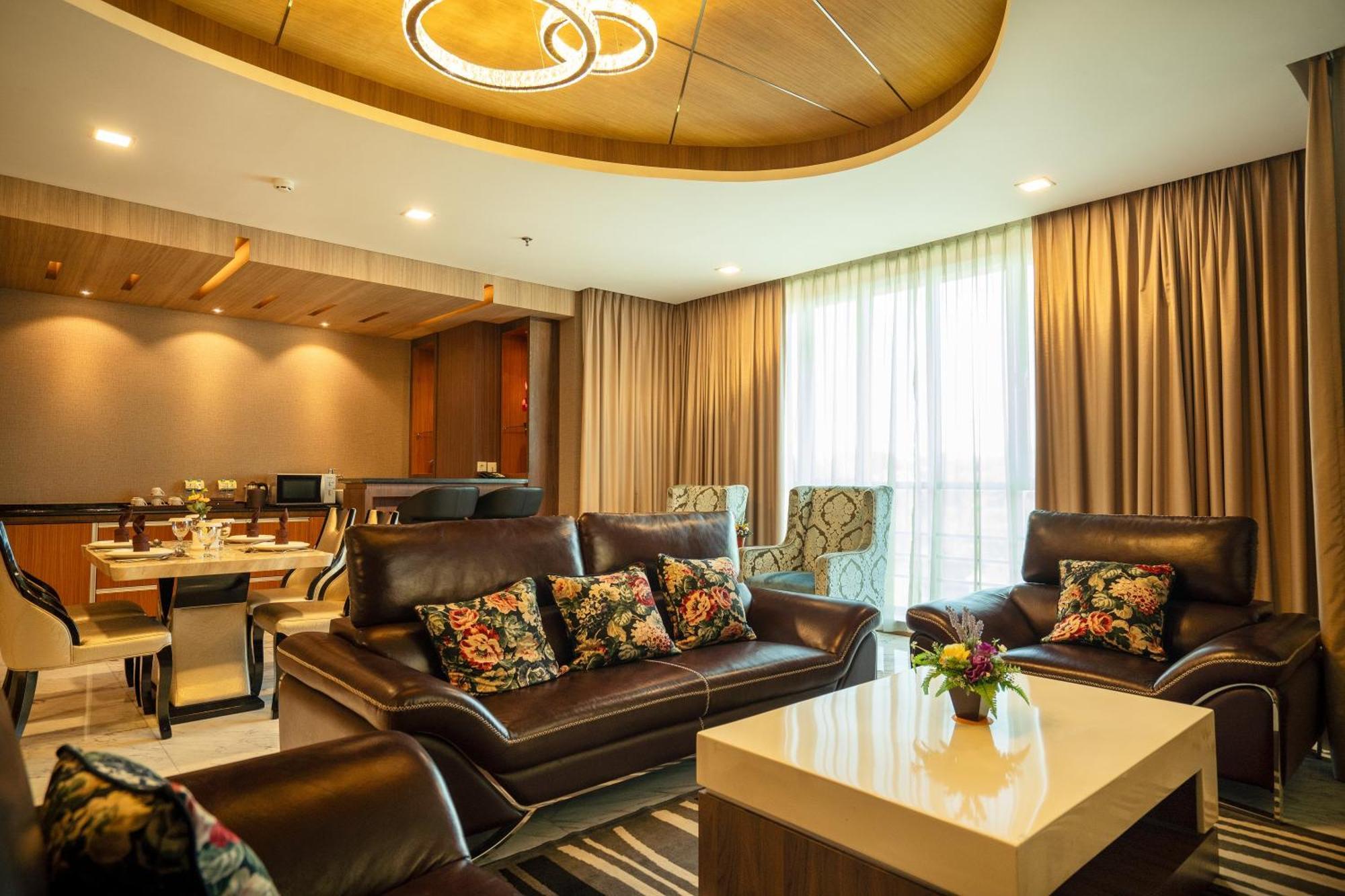 Nagoya Hill Hotel Batam Экстерьер фото