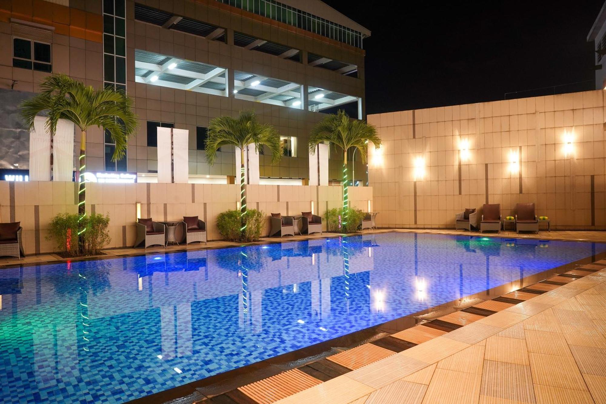 Nagoya Hill Hotel Batam Экстерьер фото
