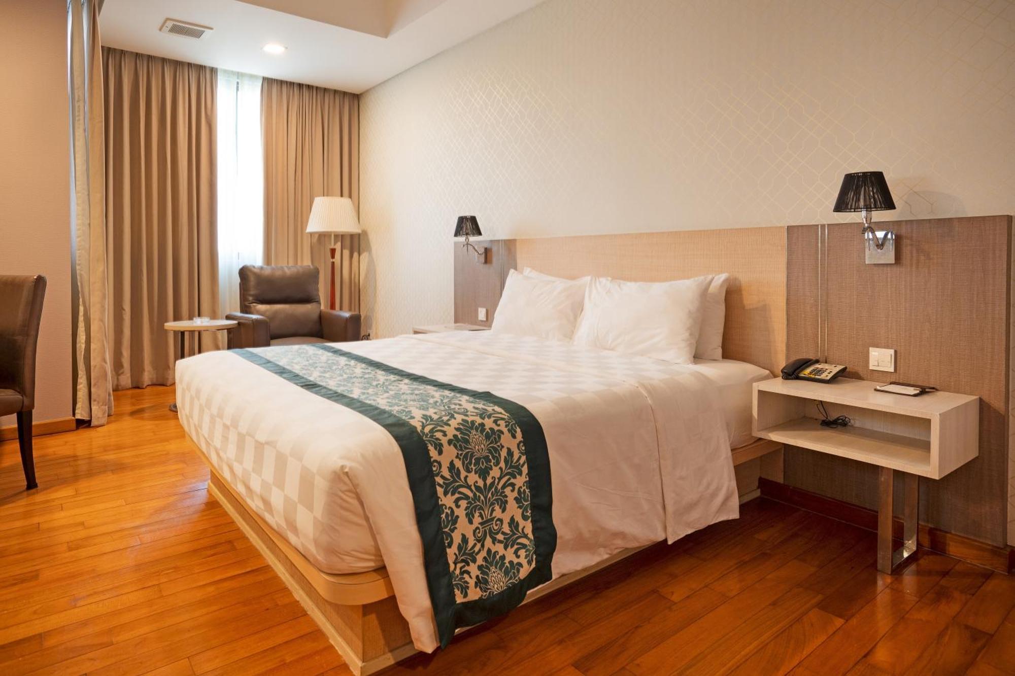 Nagoya Hill Hotel Batam Экстерьер фото