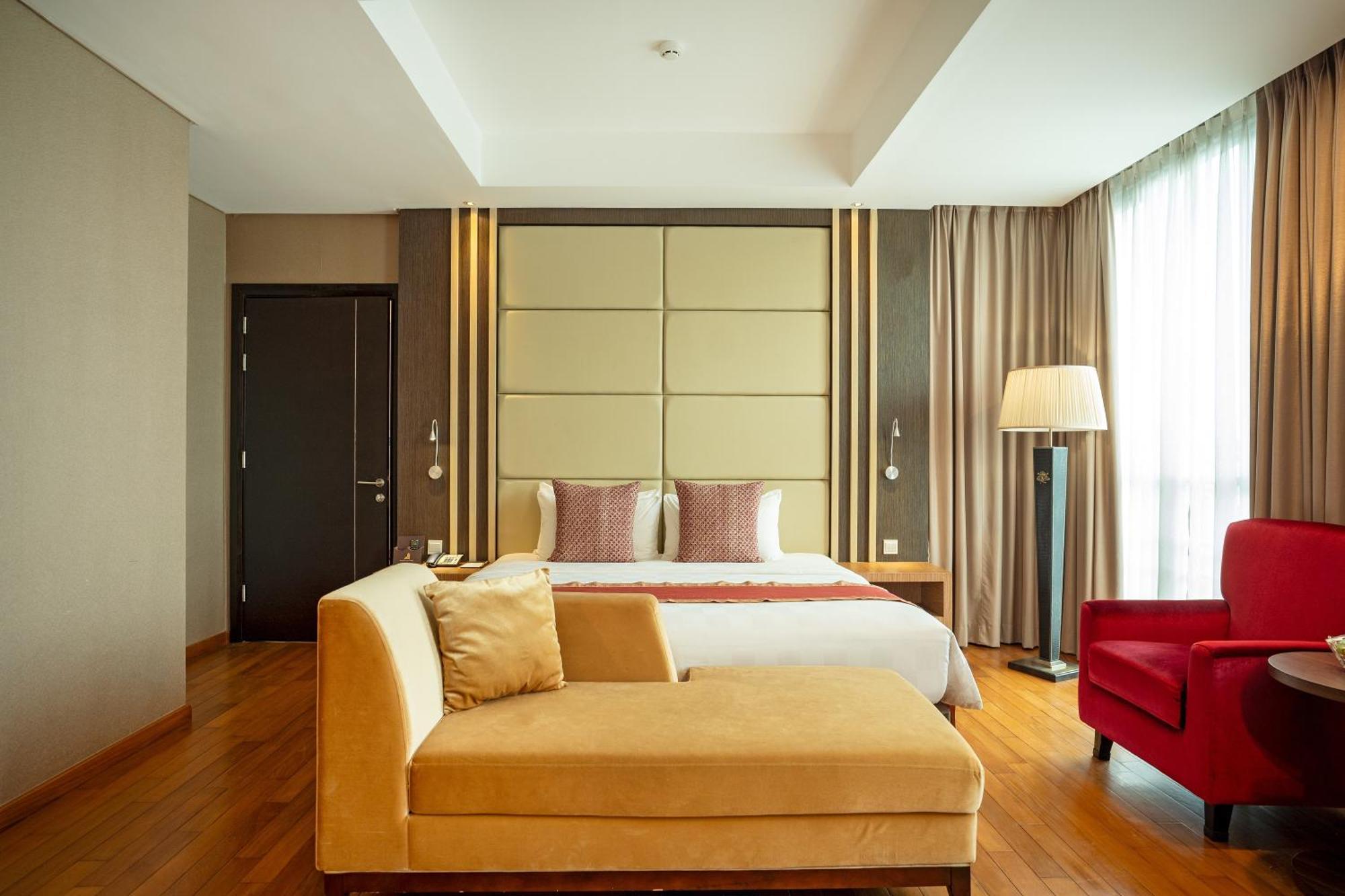 Nagoya Hill Hotel Batam Экстерьер фото