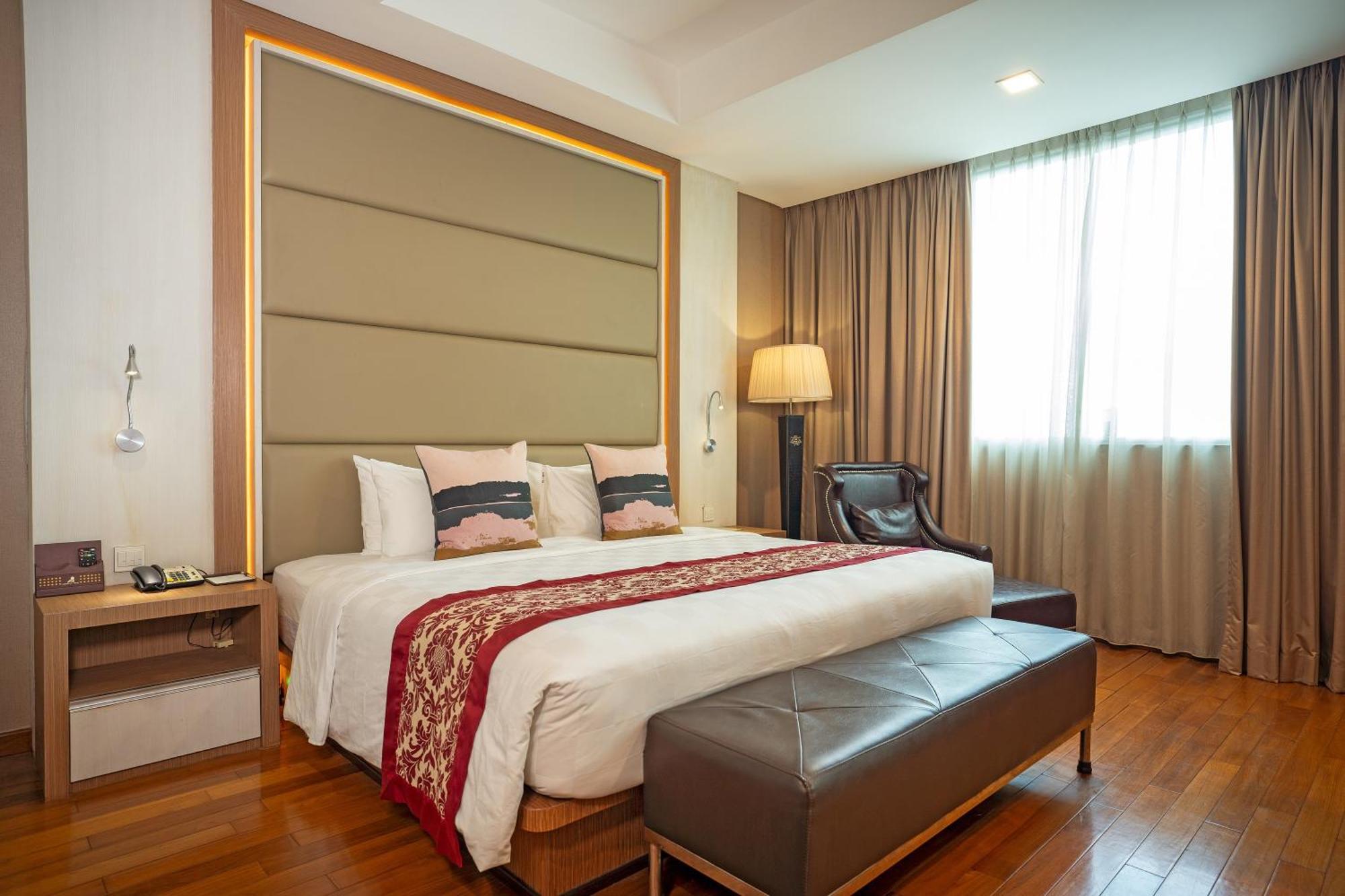 Nagoya Hill Hotel Batam Экстерьер фото