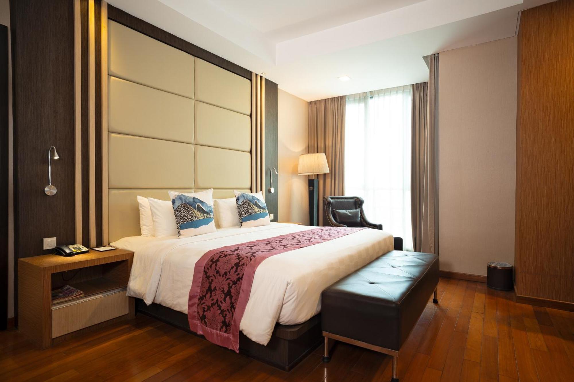 Nagoya Hill Hotel Batam Экстерьер фото