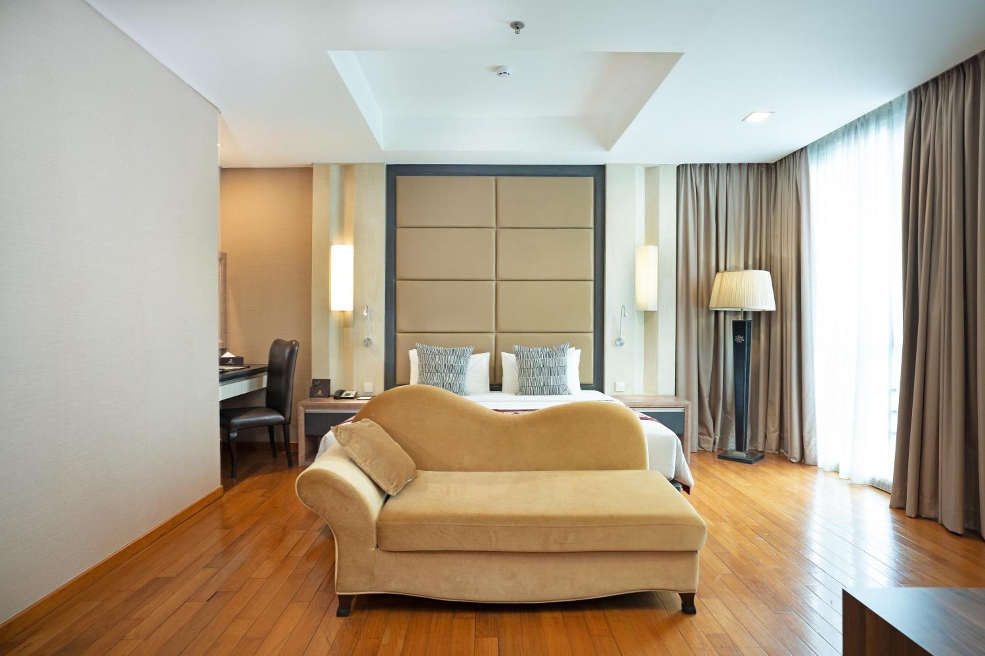 Nagoya Hill Hotel Batam Экстерьер фото