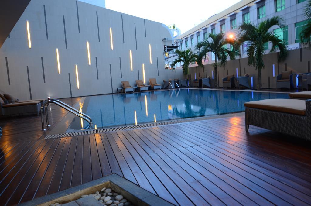 Nagoya Hill Hotel Batam Экстерьер фото