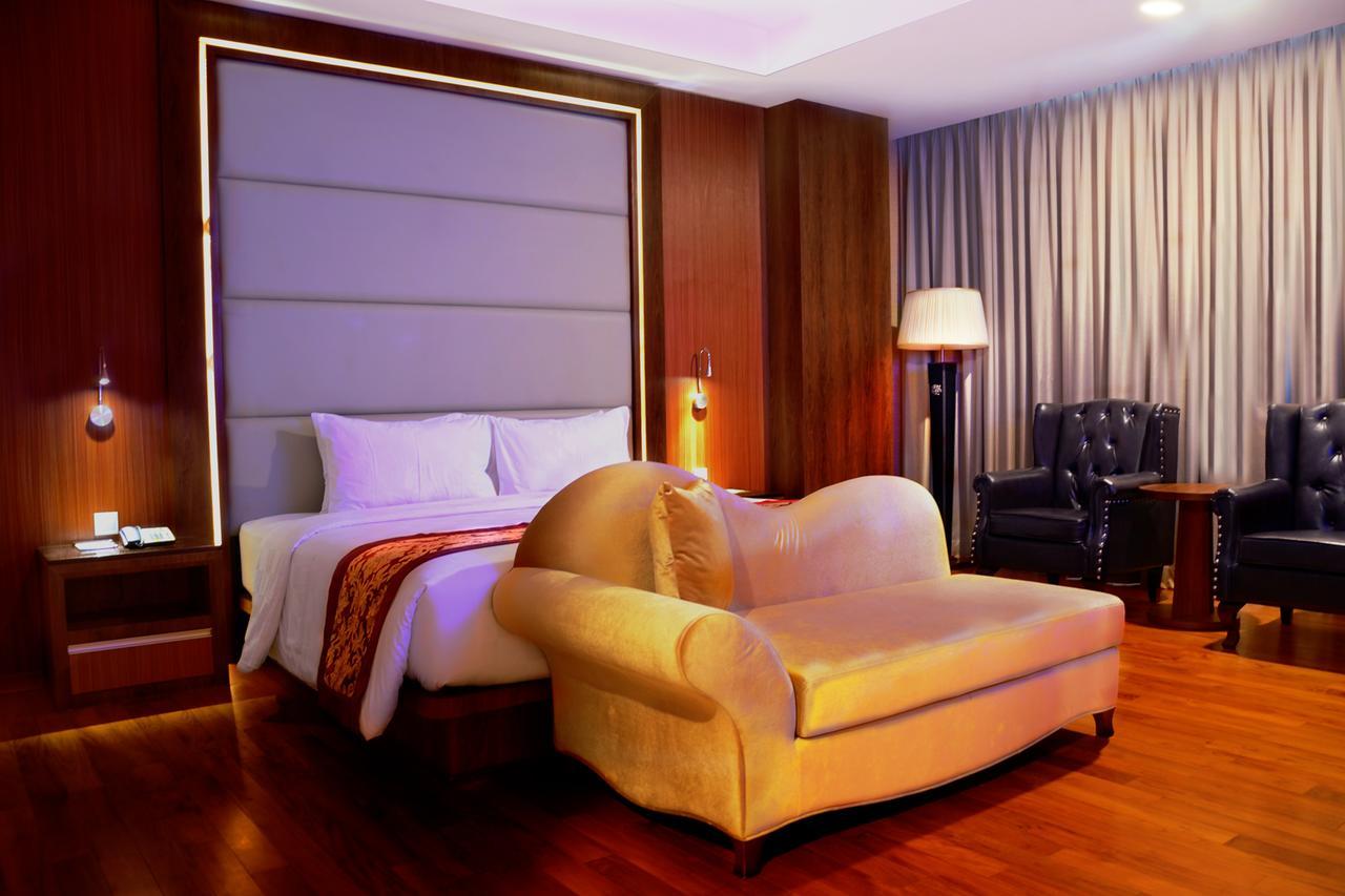 Nagoya Hill Hotel Batam Экстерьер фото