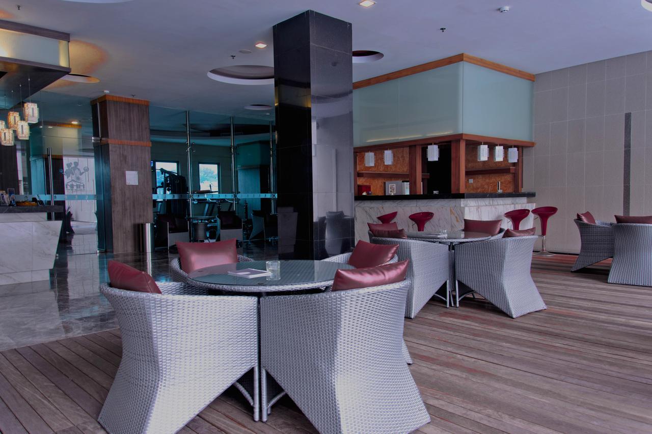 Nagoya Hill Hotel Batam Экстерьер фото